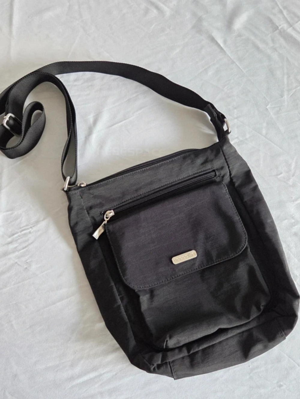 Baggallini Adjustable Black Nylon Crossbody Bag Travel Purse Multiple Pockets